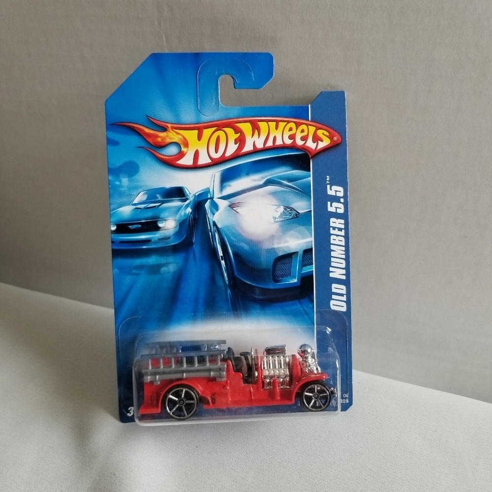 2006 Red and Gray Old Numbers 5.5 Hot Wheel 1:64 Toy Firetruck. New
